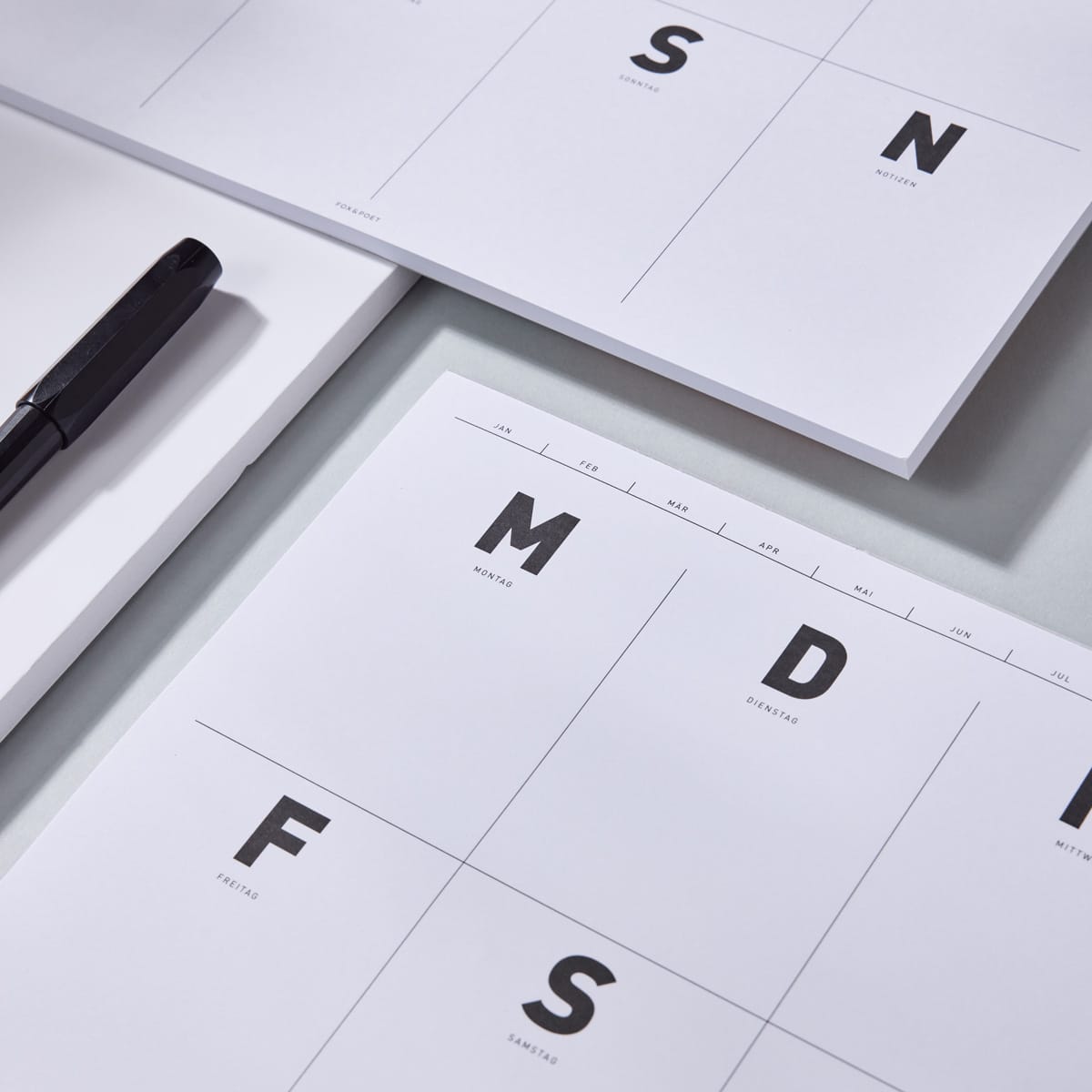 Wochenplaner A4 schwarz weiß, Abrisskalender fürs ganze Jahr foxandpoet
