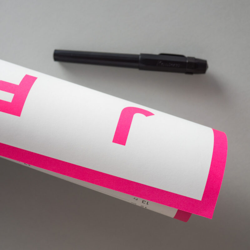 Wandkalender 2023 Neonpink gerollt