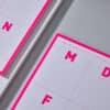 A4 Wochenplaner Abrisskalender Neon pink 50 Blatt von foxandpoet