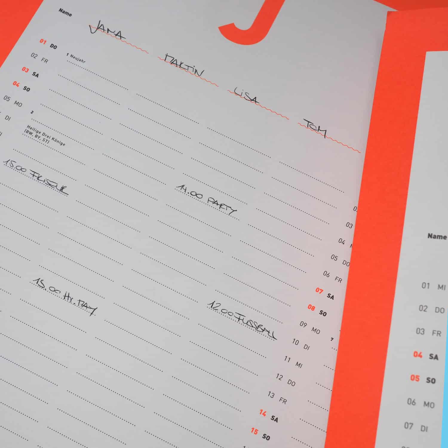 Alternative view of Familienkalender 2026 *LEUCHTROT*