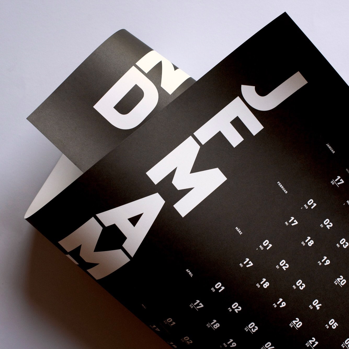 Designkalender 2027, schwarz, foxandpoet, Jahresübersicht